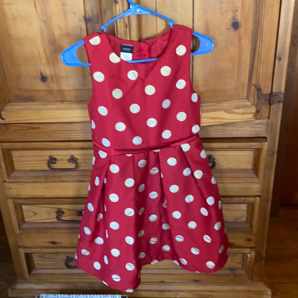 Gils Holiday edition’s party dress. Beautiful